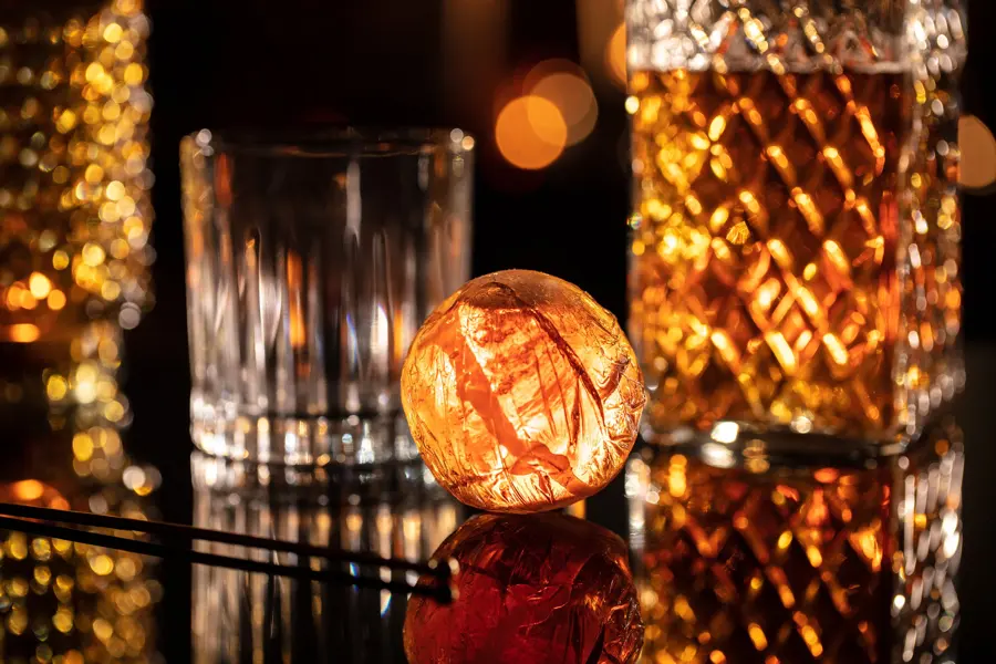 Cut crystal whisky glasses with a smoked ice ball